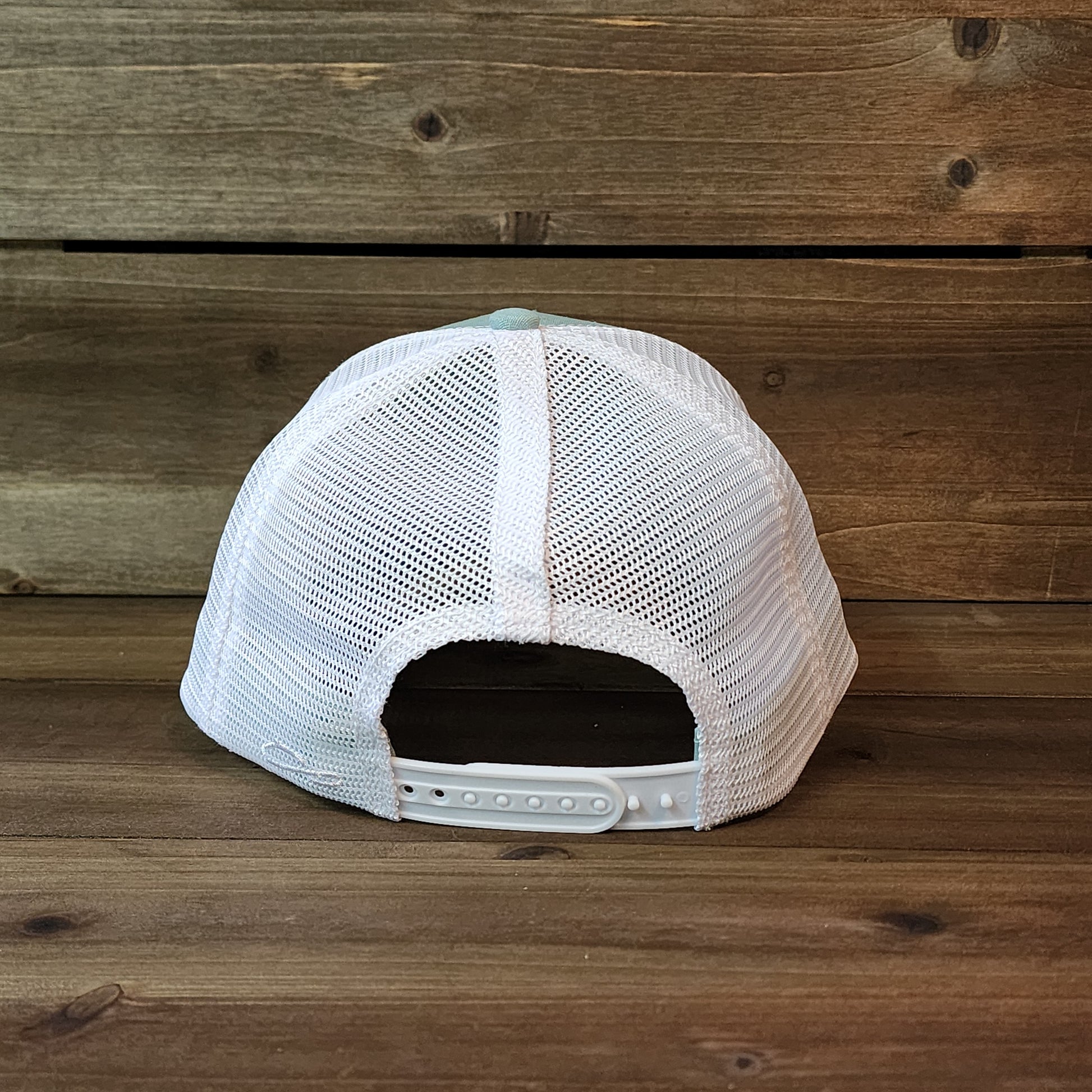 Ponytail opening on the back of mesh snapback hat with tropical beach print